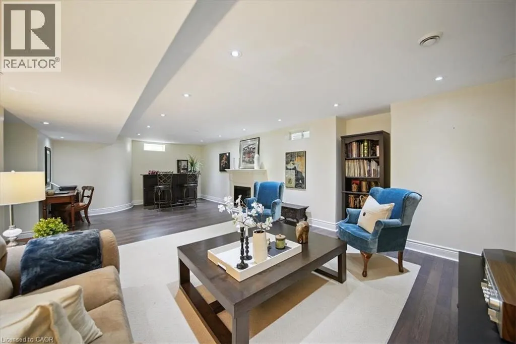 819 HOWDEN Crescent