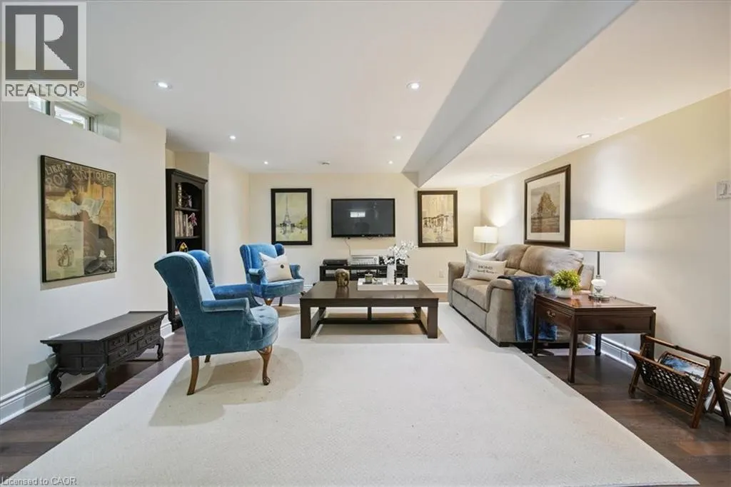 819 HOWDEN Crescent