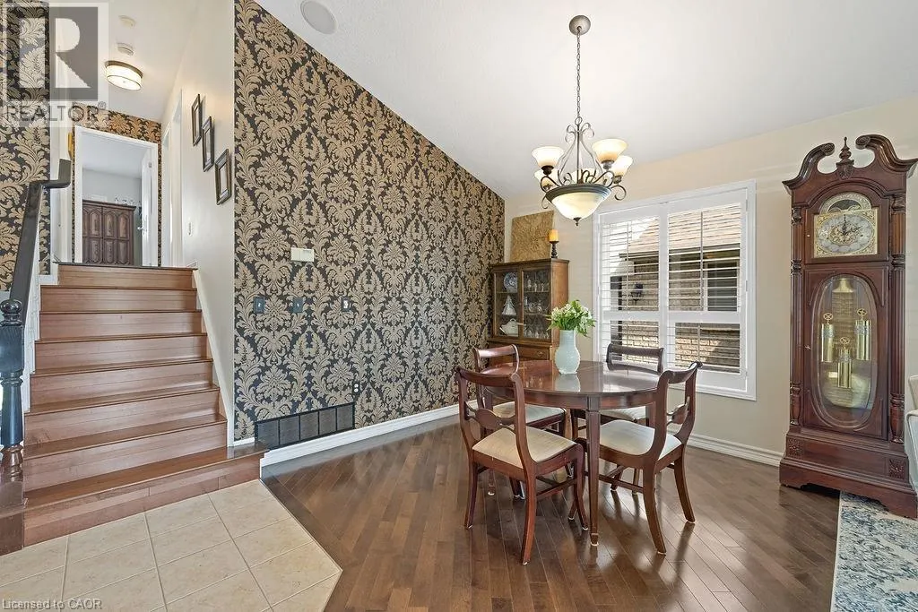 54 BRIAROSE Place