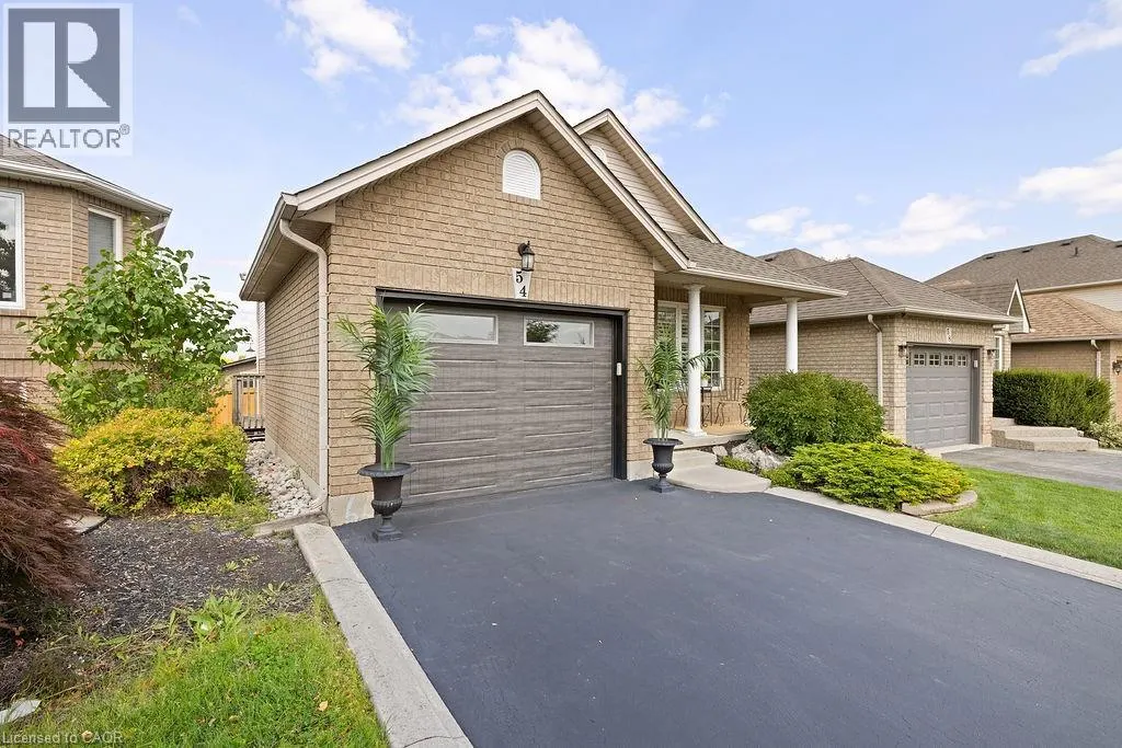 54 BRIAROSE Place