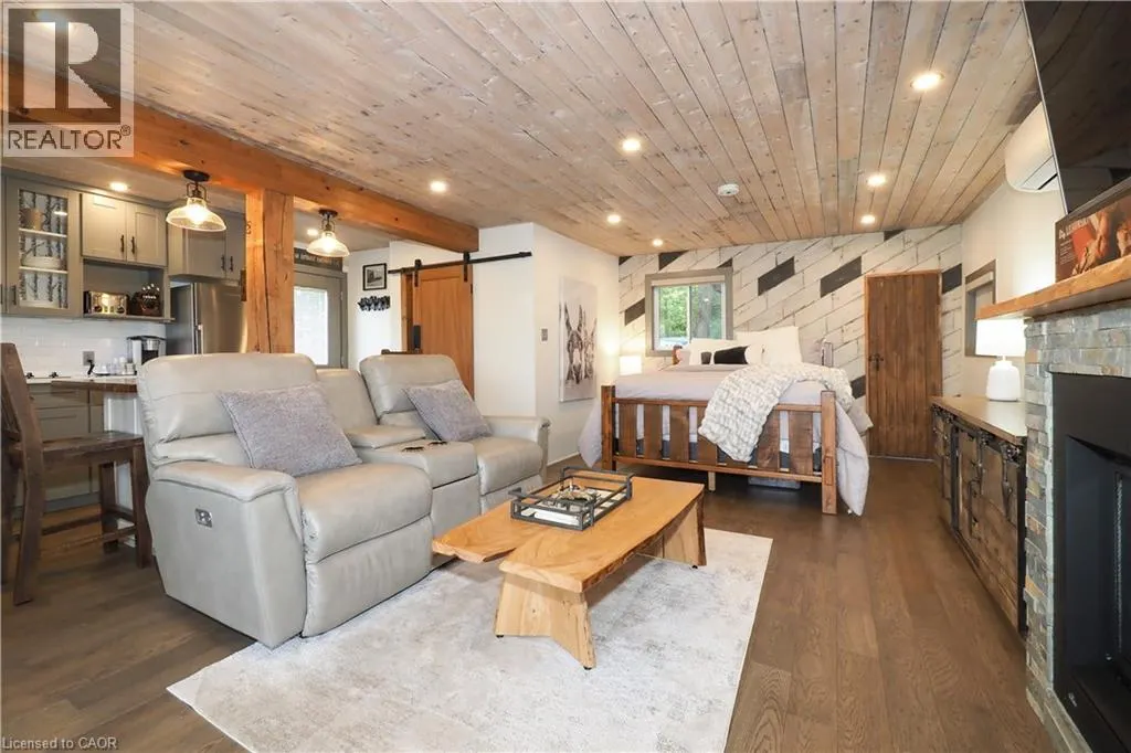 1323 QUEEN Street Unit# Cottage 111