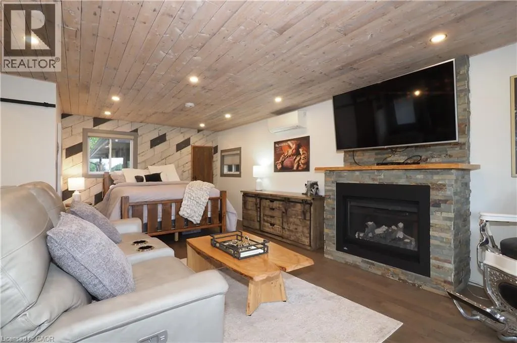 1323 QUEEN Street Unit# Cottage 111