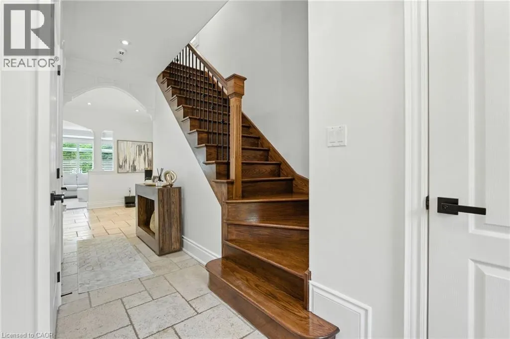 199 HUNTER Street W