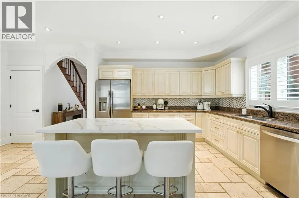 199 HUNTER Street W