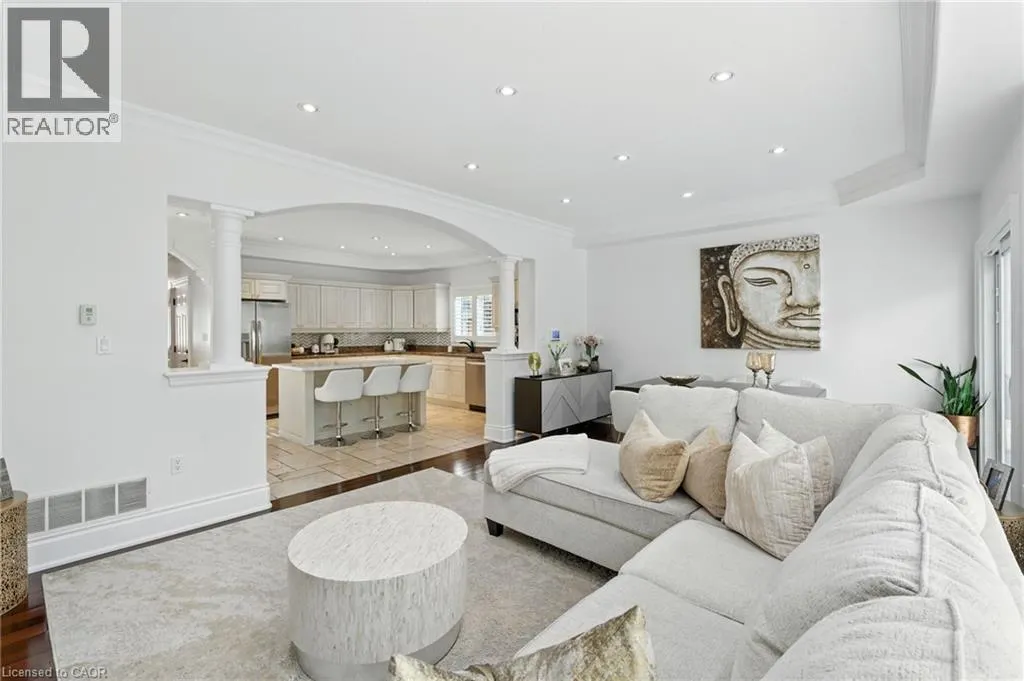 199 HUNTER Street W