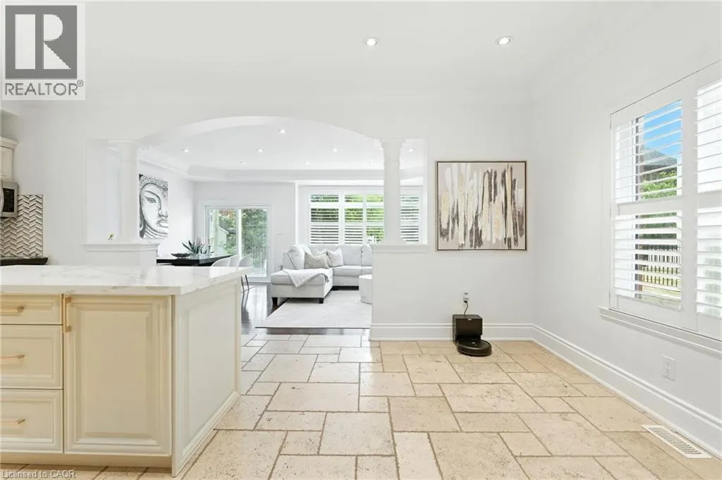 199 HUNTER Street W