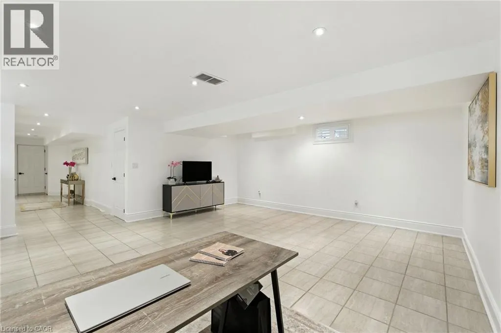 199 HUNTER Street W