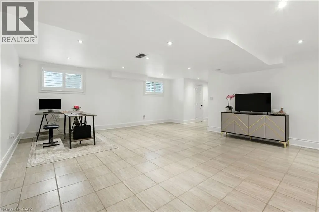 199 HUNTER Street W