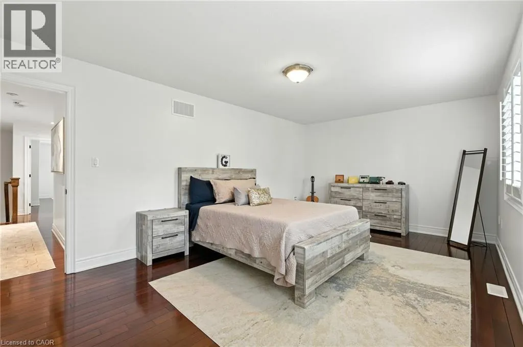 199 HUNTER Street W