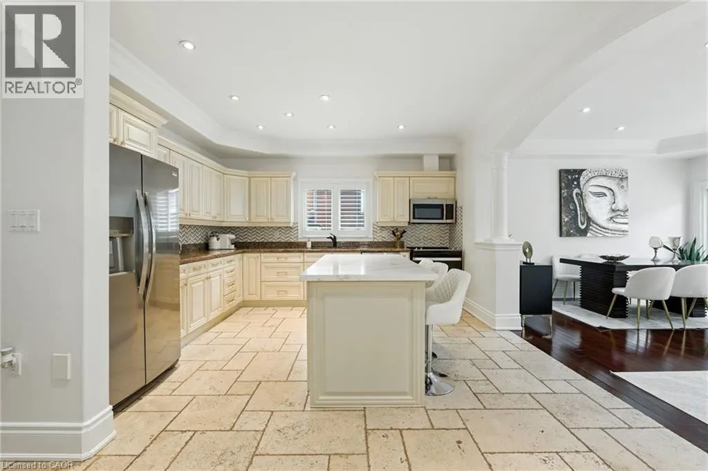 199 HUNTER Street W