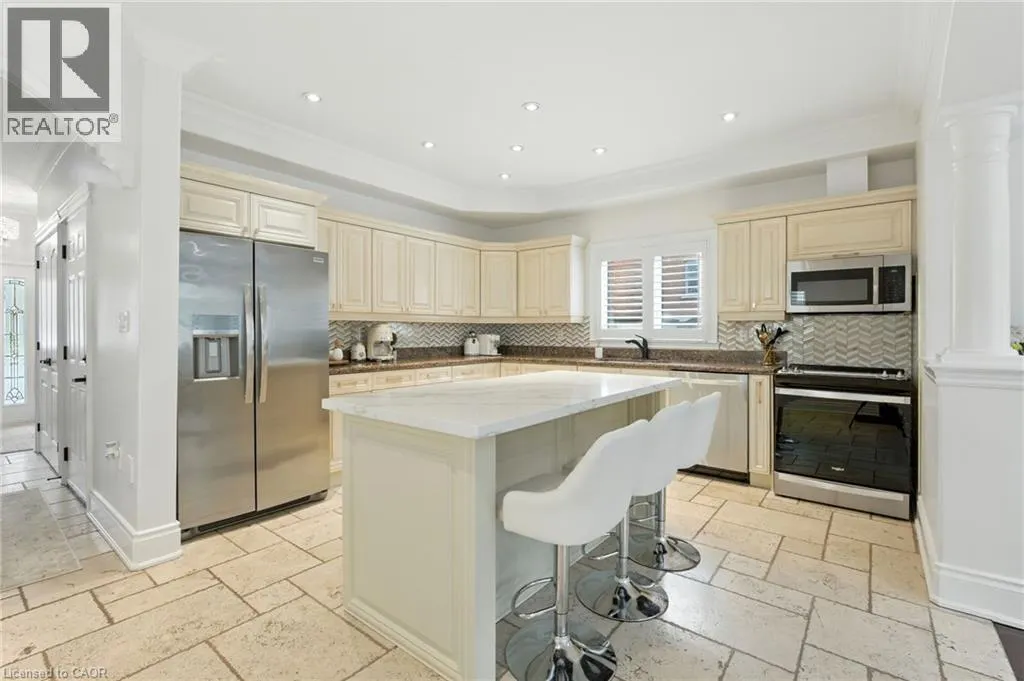 199 HUNTER Street W