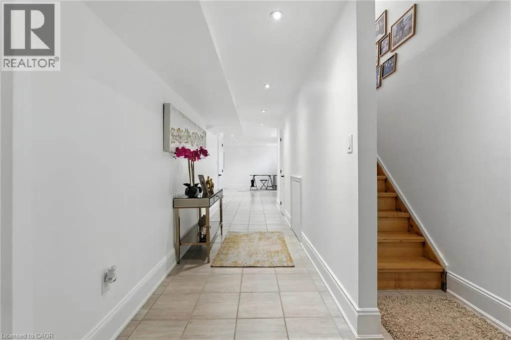 199 HUNTER Street W