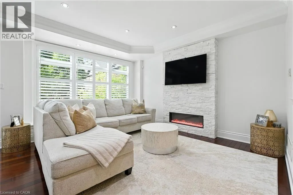 199 HUNTER Street W