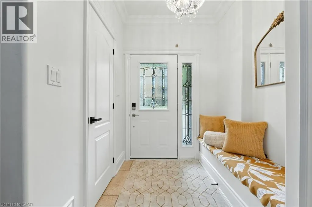 199 HUNTER Street W