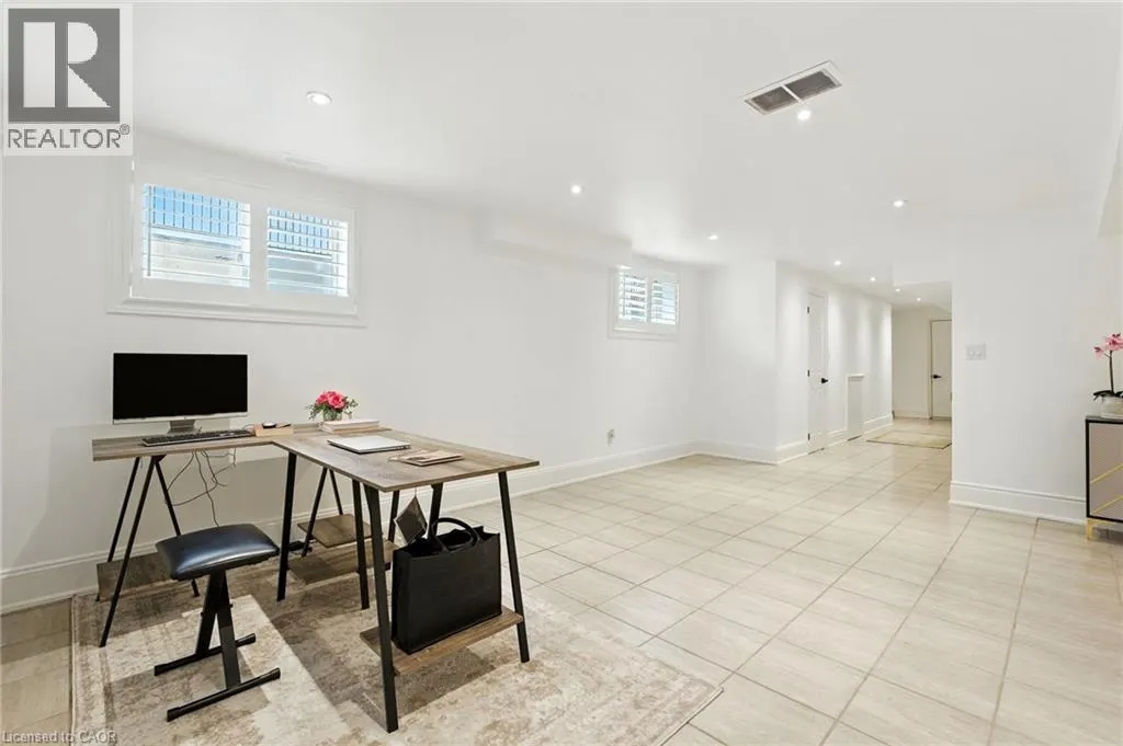199 HUNTER Street W