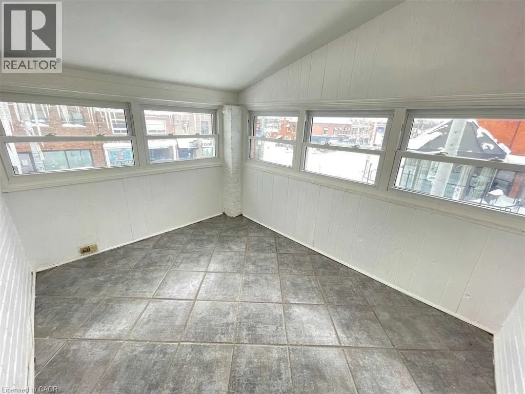 229 LOCKE Street S