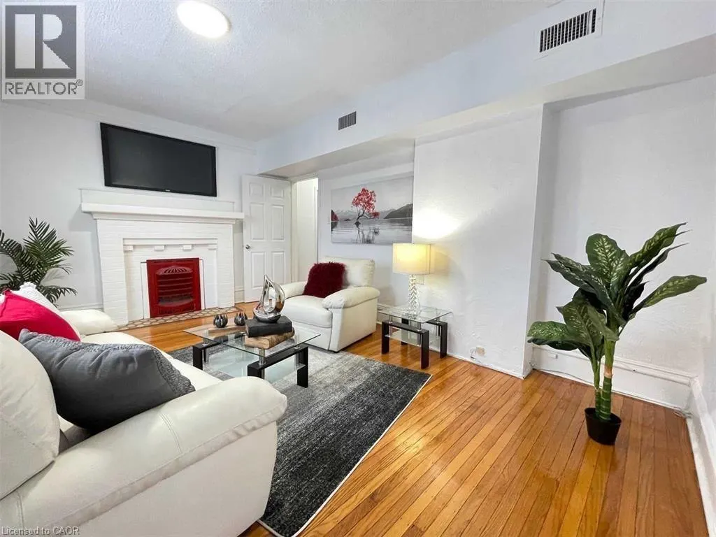 229 LOCKE Street S