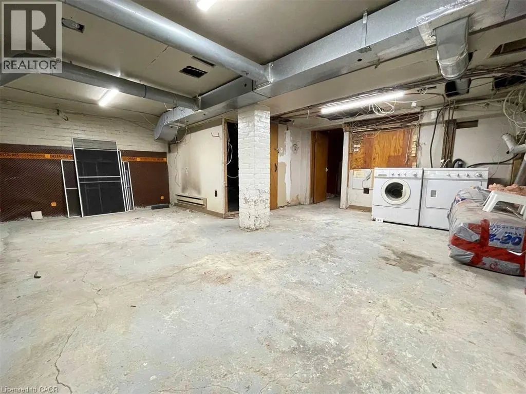 229 LOCKE Street S