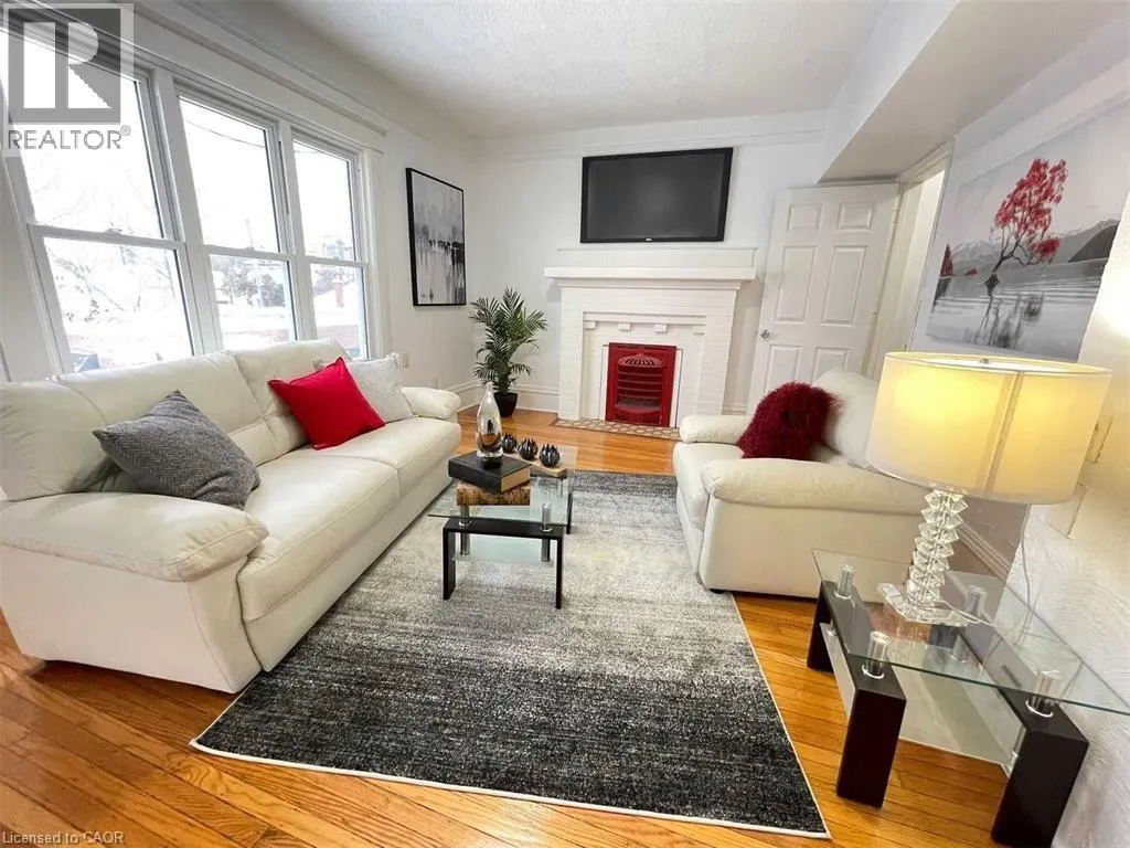 229 LOCKE Street S