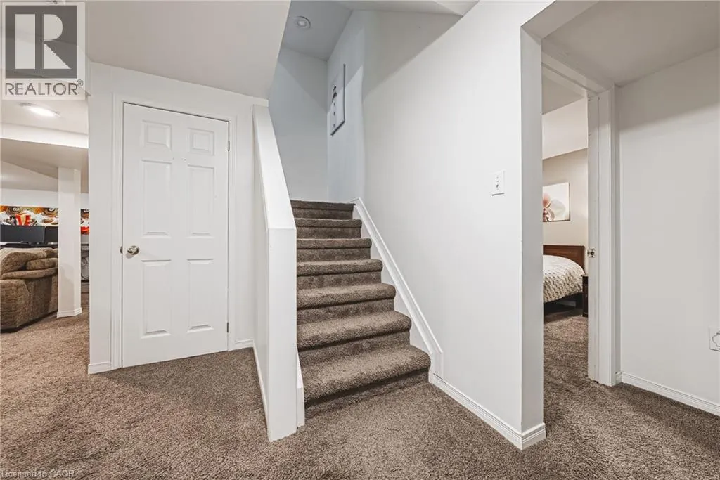 6 WINDMILL Place