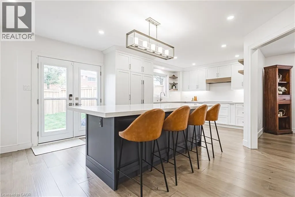 6 WINDMILL Place