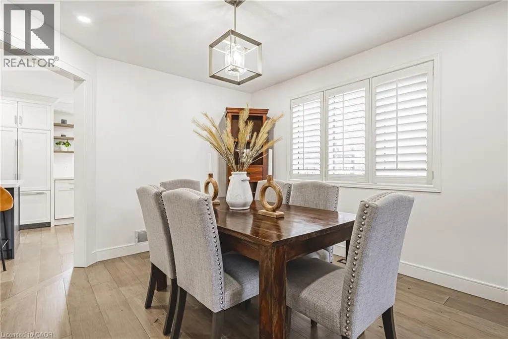 6 WINDMILL Place