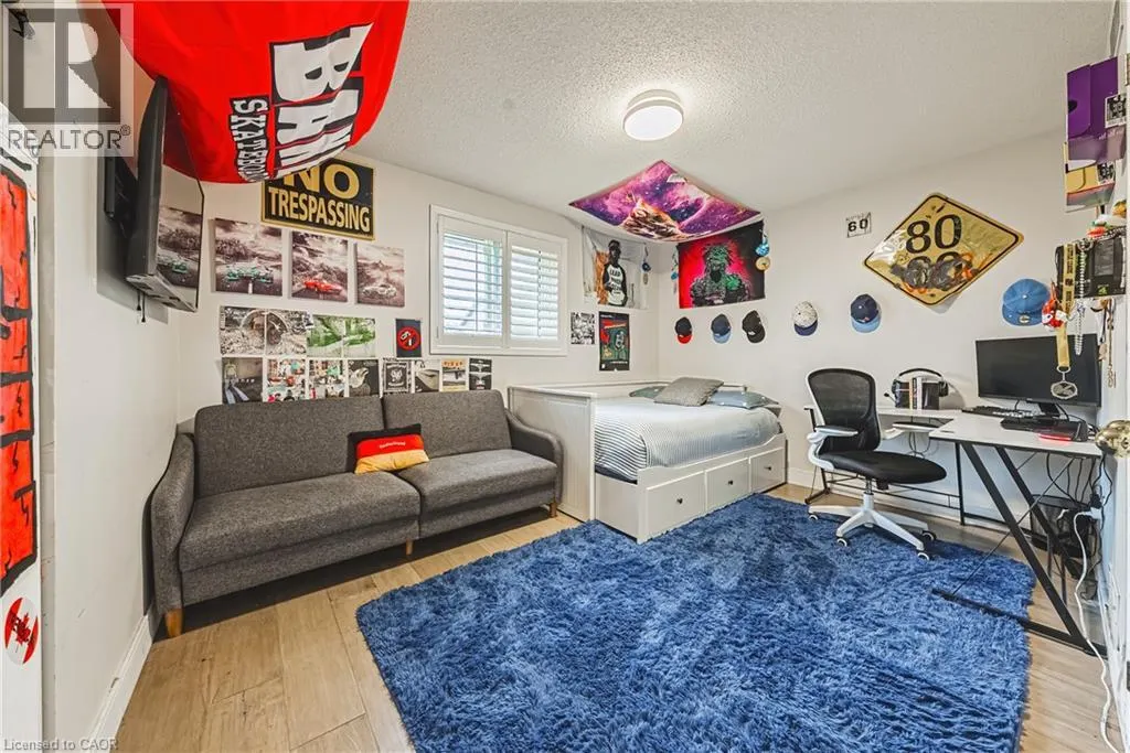 6 WINDMILL Place