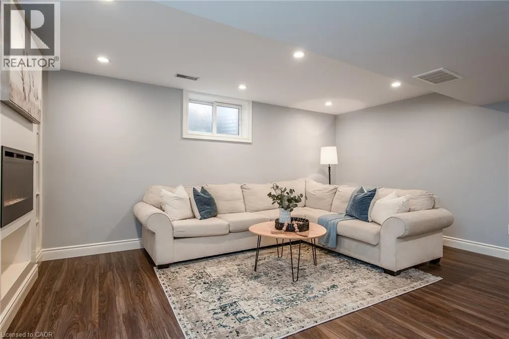 271 NEWBURY Drive