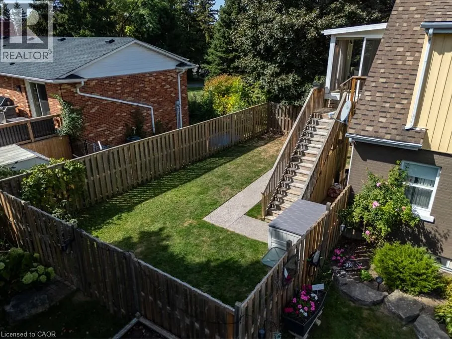 196 DUNDAS Street E