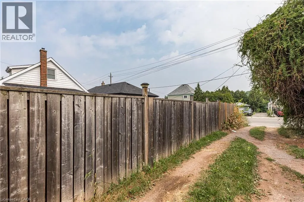 118 JULIAN Avenue