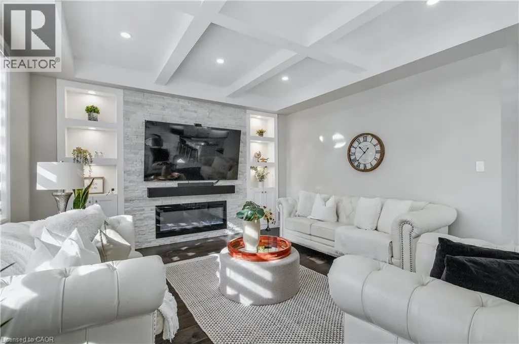 162 MOUNTAIN HOLLY COURT