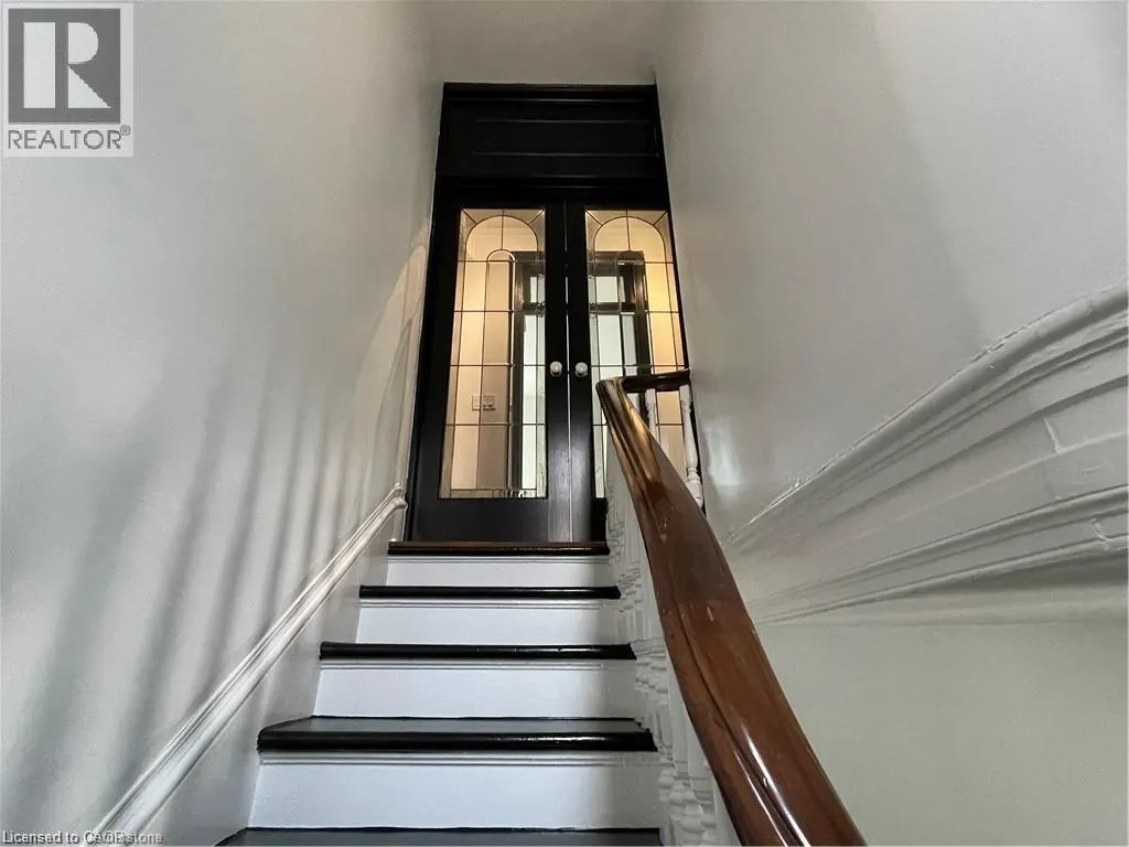 203 MACNAB Street S Unit# 8, #8