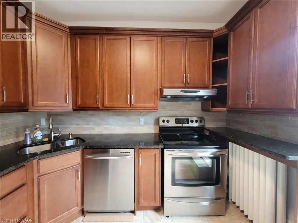 203 MACNAB Street S Unit# 8, #8