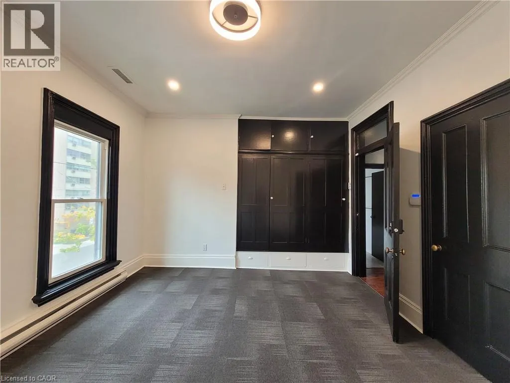 203 MACNAB Street S Unit# 8, #8