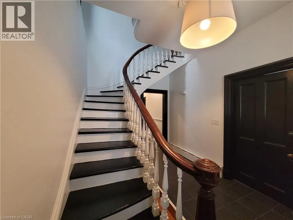 203 MACNAB Street S Unit# 8, #8