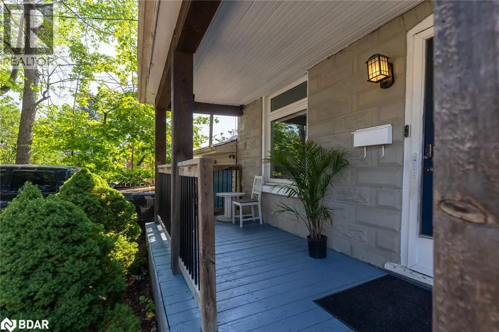 109 BORLAND Street E