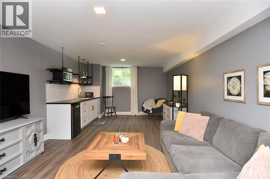 26 CORBETT Avenue