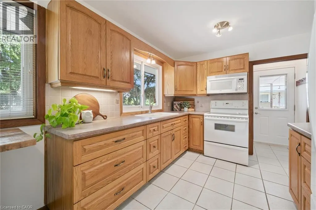 34 GRAYSTONE Avenue