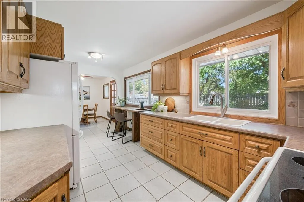 34 GRAYSTONE Avenue