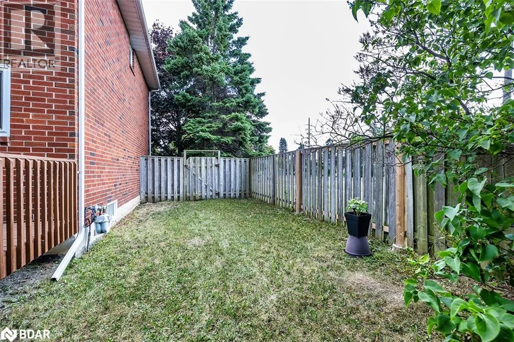 44 HEWITT Crescent