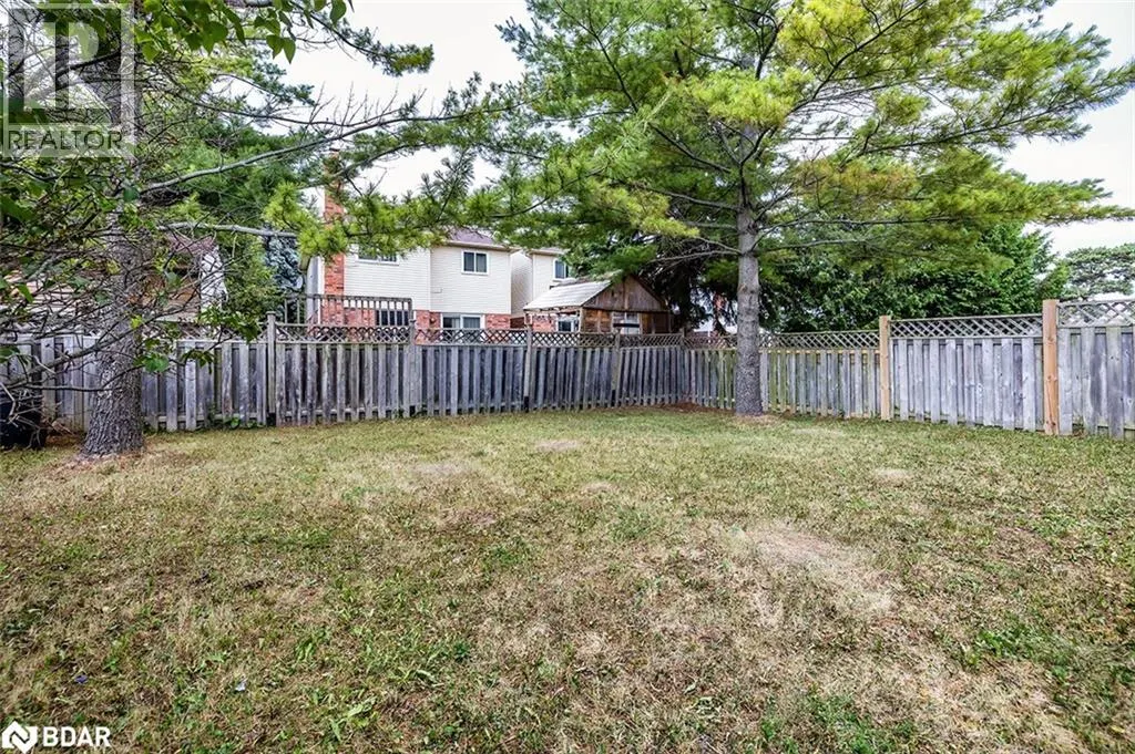 44 HEWITT Crescent