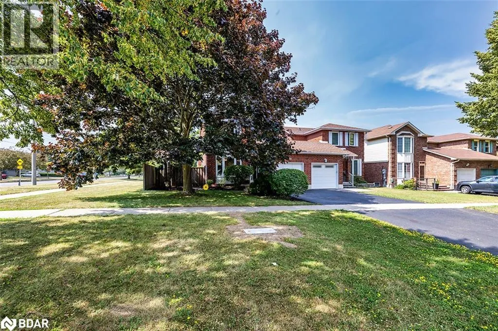 44 HEWITT Crescent