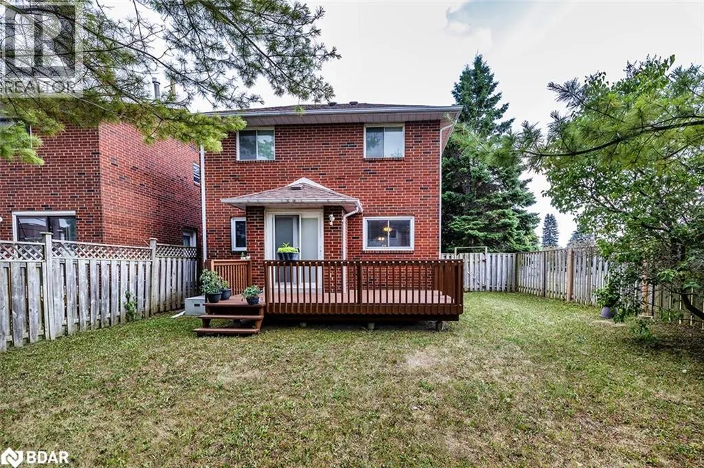 44 HEWITT Crescent