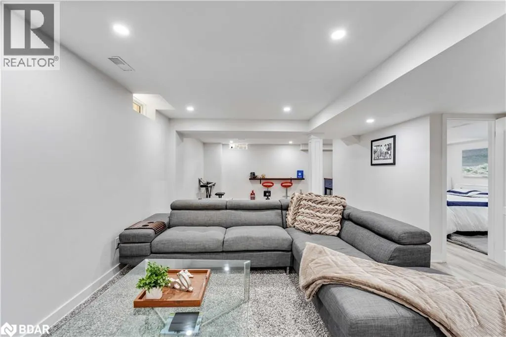 2199 DAWSON CRESCENT