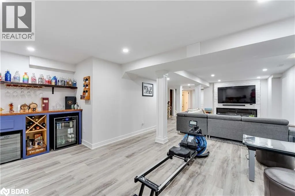2199 DAWSON CRESCENT