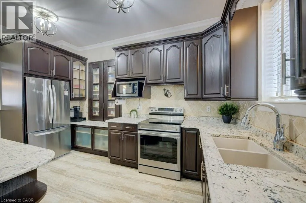 17 MEADOWCREEK Lane