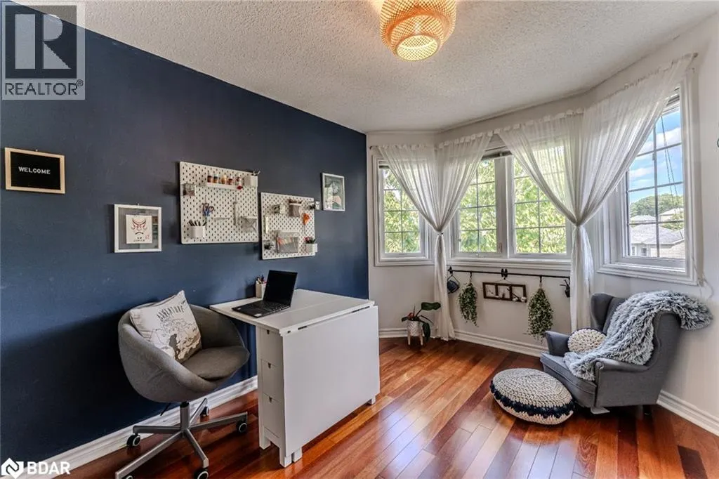 6 LAURELWOOD Lane
