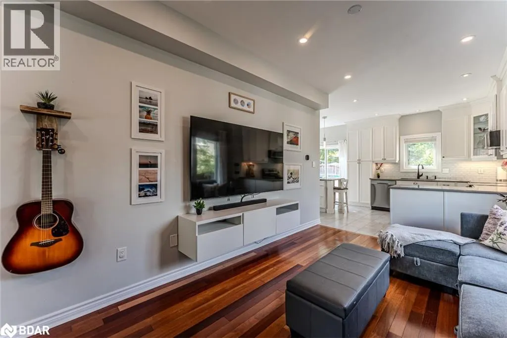 6 LAURELWOOD Lane