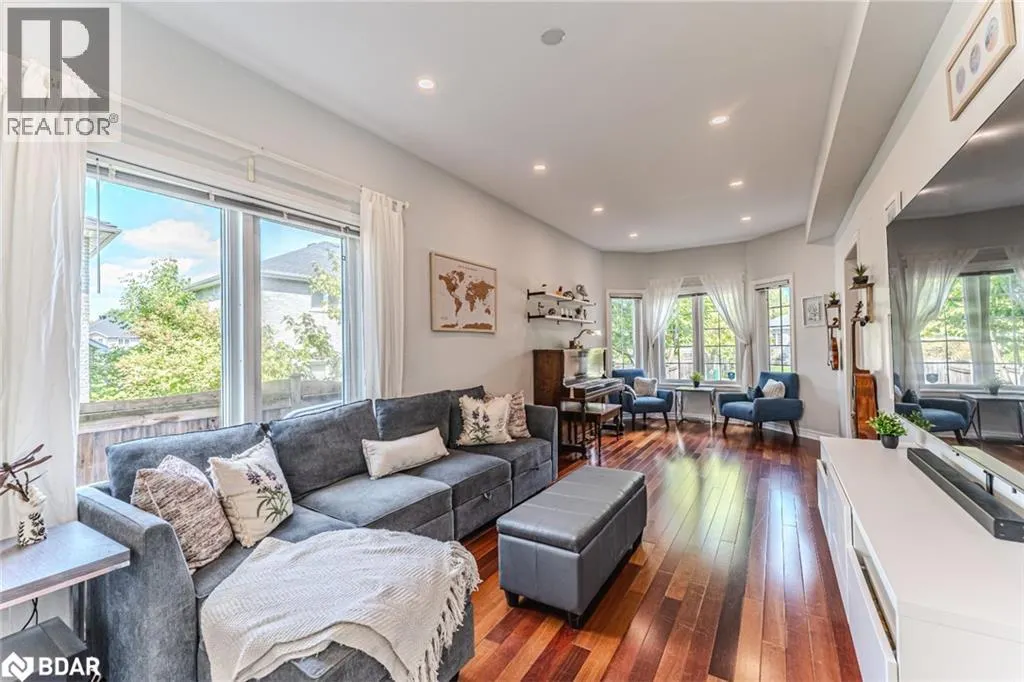 6 LAURELWOOD Lane