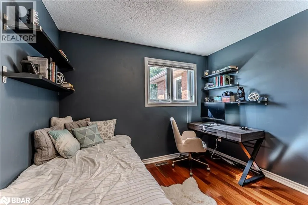 6 LAURELWOOD Lane